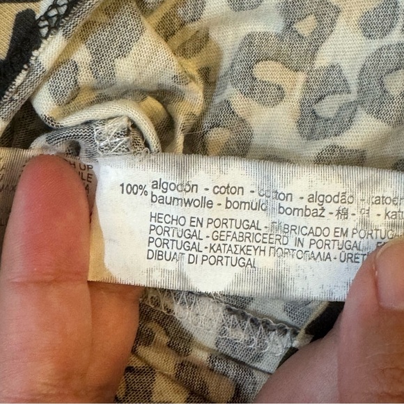 Zara Short Sleeve Tee with Bold Design

#1037 - Picture 5 of 6